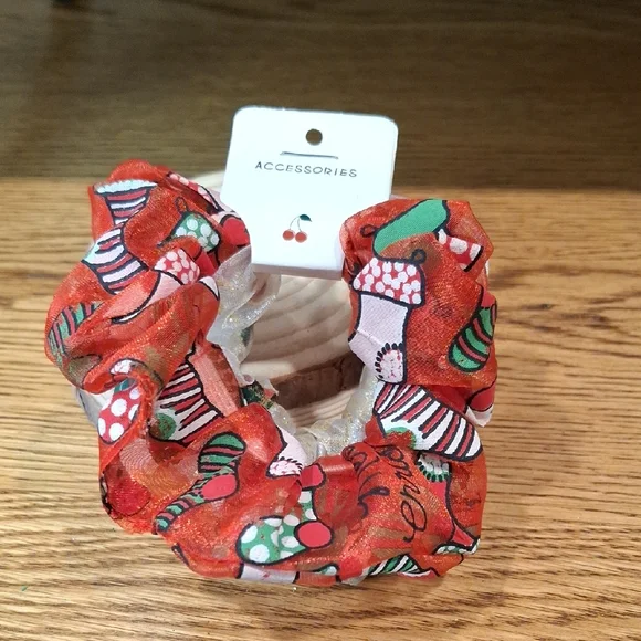 Festive Red & White Scrunchie Set - Picture 1 of 3